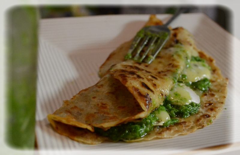 Pesto roszponkowe w  naleśnikach Pesto roszponkowe w  naleśnikach