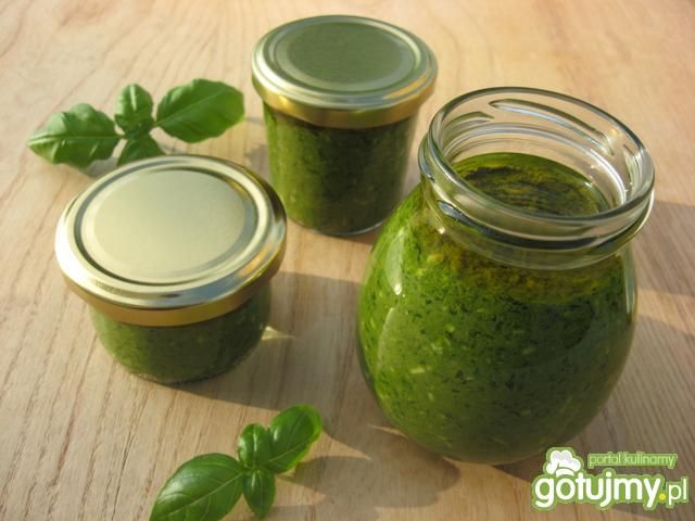 Pesto z bazylii ze słonecznikiem Pesto z bazylii ze słonecznikiem