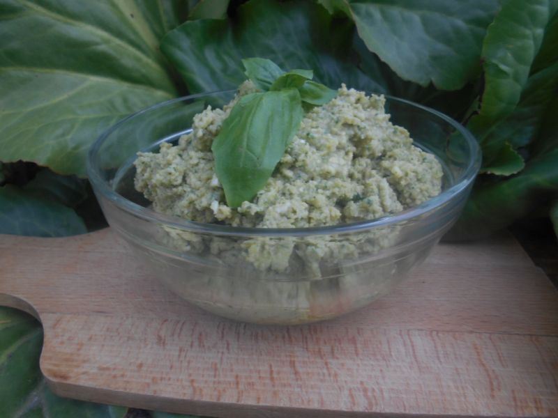 Pesto z bobu i płatków migdałowych Pesto z bobu i płatków migdałowych