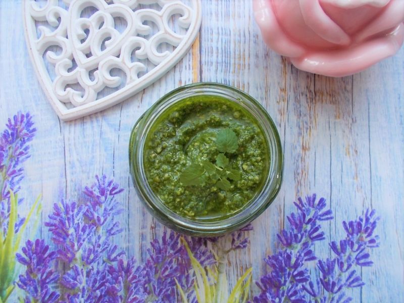 Pesto z liści rzodkiewek