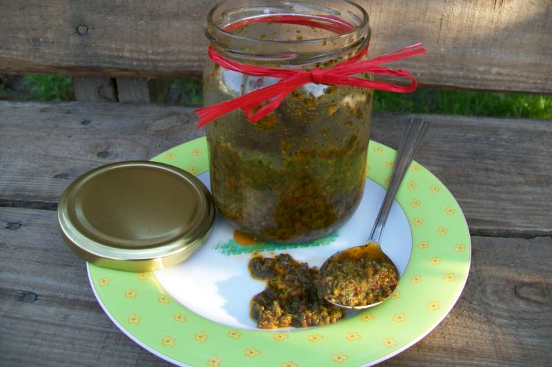 Pesto z rukoli i suszonych pomidorów