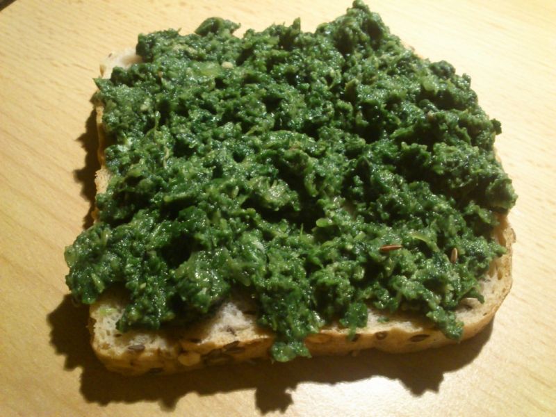 Pesto z rukoli na grzankach  Pesto z rukoli na grzankach