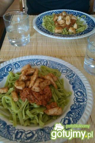 Pesto ze swieżym makaronem Pesto ze swieżym makaronem