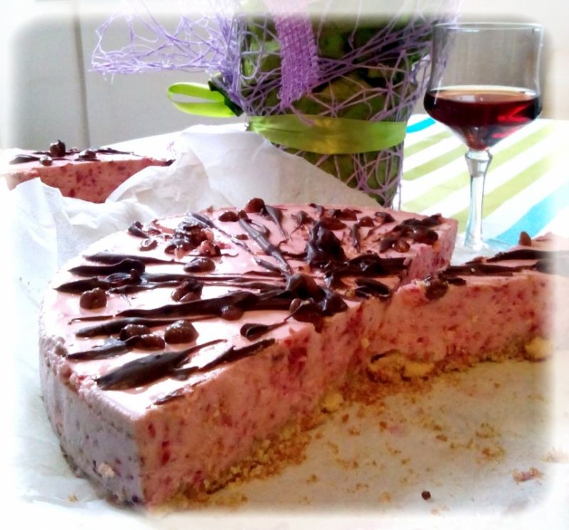 Pianka jogurtowa z malinami i nutą chałwy