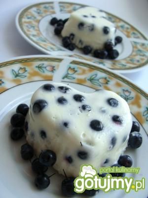 Pianka śmietankowa z jagodami