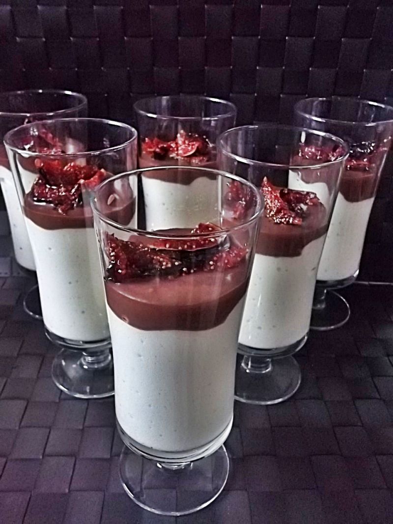 Piankowy deser z figami