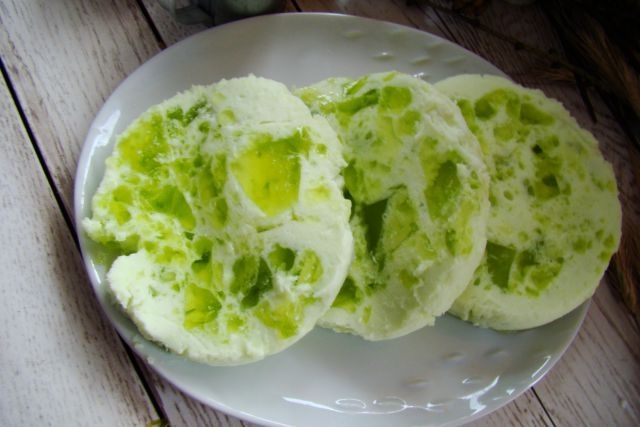 Piankowy deser z galaretką 