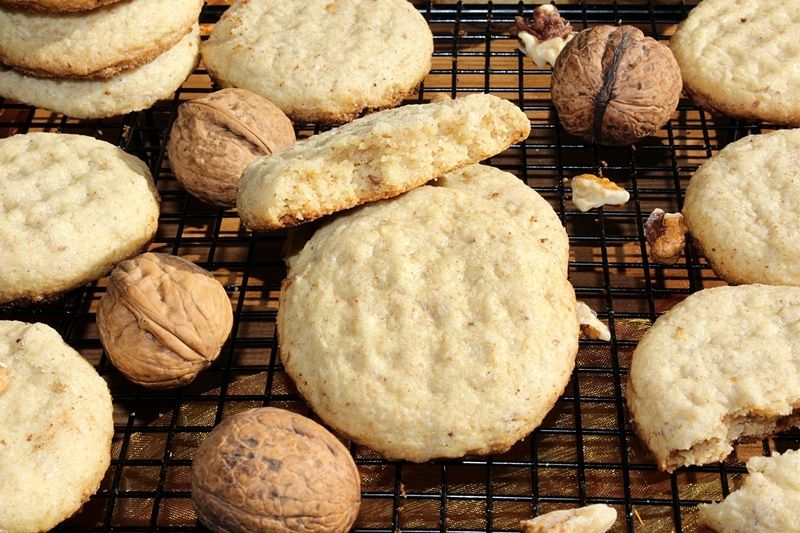 Piaskowe ciasteczka z orzechami włoskimi bez jajek