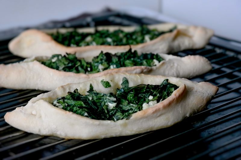 Pide ze szpinakiem i serem Pide ze szpinakiem i serem