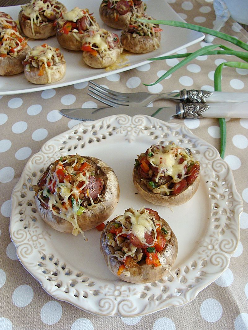 Pieczaki faszerowane kabanosami Pieczaki faszerowane kabanosami