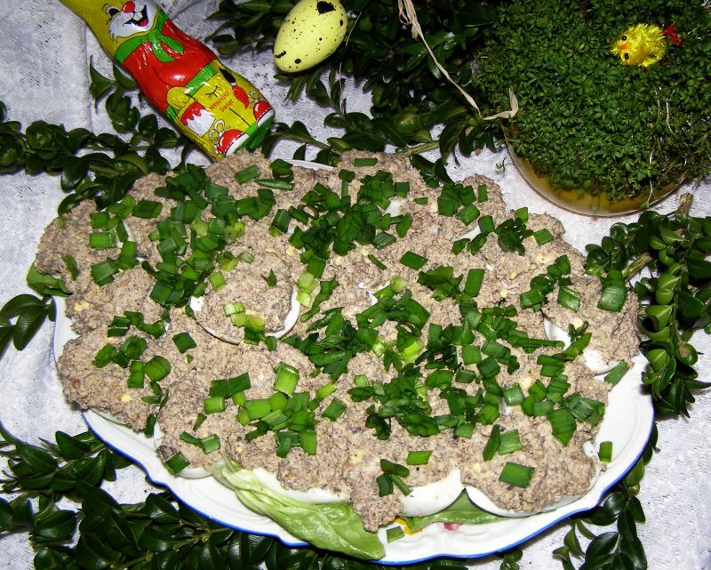 Pieczarkami nadziewane jajka