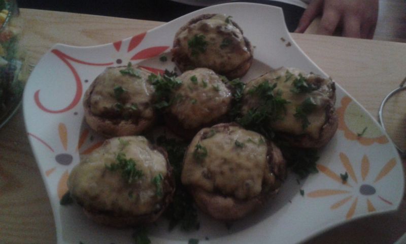 Pieczarki faszerowane