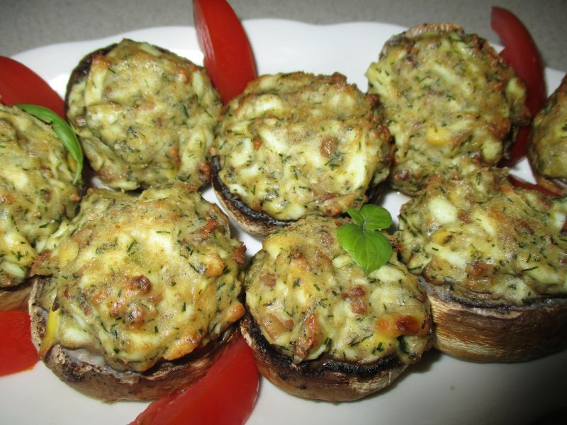 Pieczarki faszerowane jajkami Pieczarki faszerowane jajkami