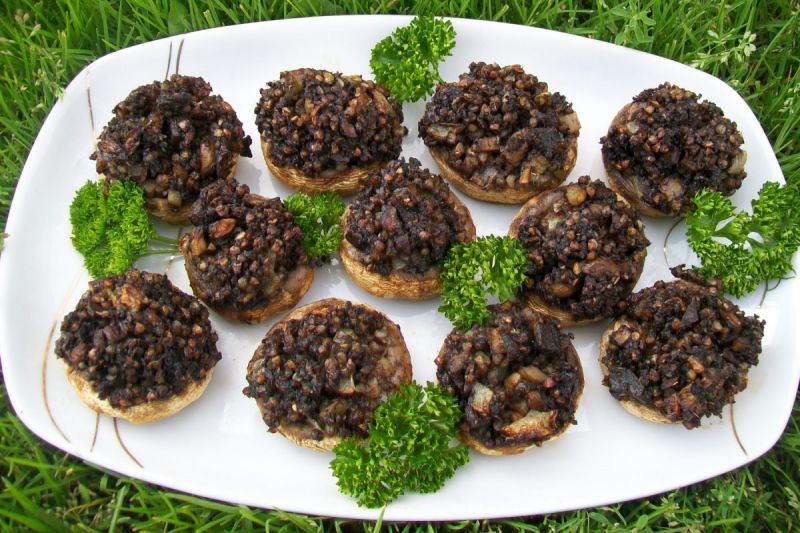 Pieczarki faszerowane kaszanką Pieczarki faszerowane kaszanką