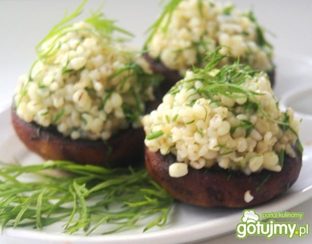Pieczarki faszerowane koperkową kaszą Pieczarki faszerowane koperkową kaszą