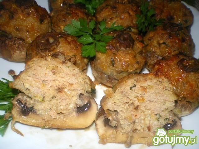 Pieczarki faszerowane mięsem i serem