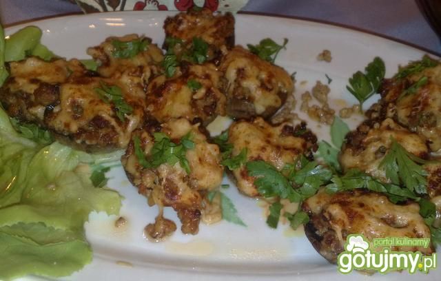 Pieczarki faszerowane mięsem i serem