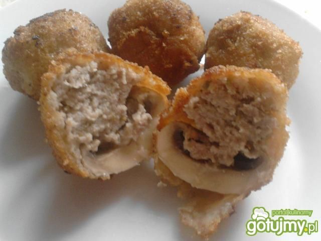 Pieczarki faszerowane mięsem mielonym.