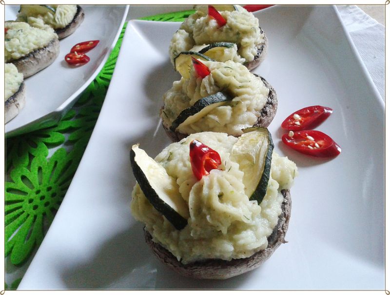 Pieczarki faszerowane musem kalafiorowym