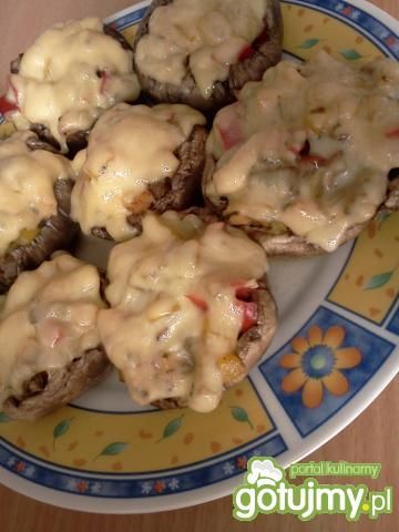 Pieczarki faszerowane paprykami Pieczarki faszerowane paprykami