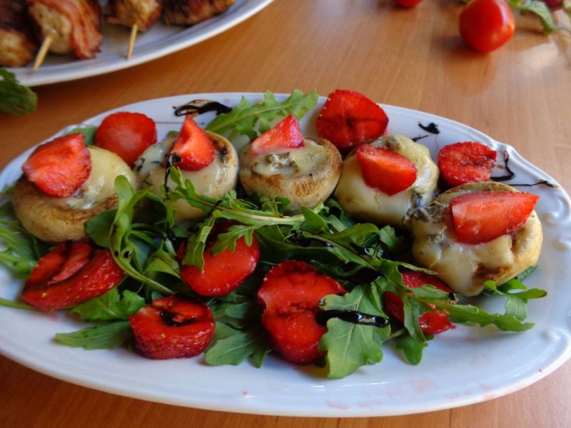 Pieczarki grillowane z serem pleśniowym Pieczarki grillowane z serem pleśniowym