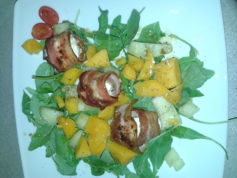 Pieczarki nadziewane fetą owinięte boczkiem