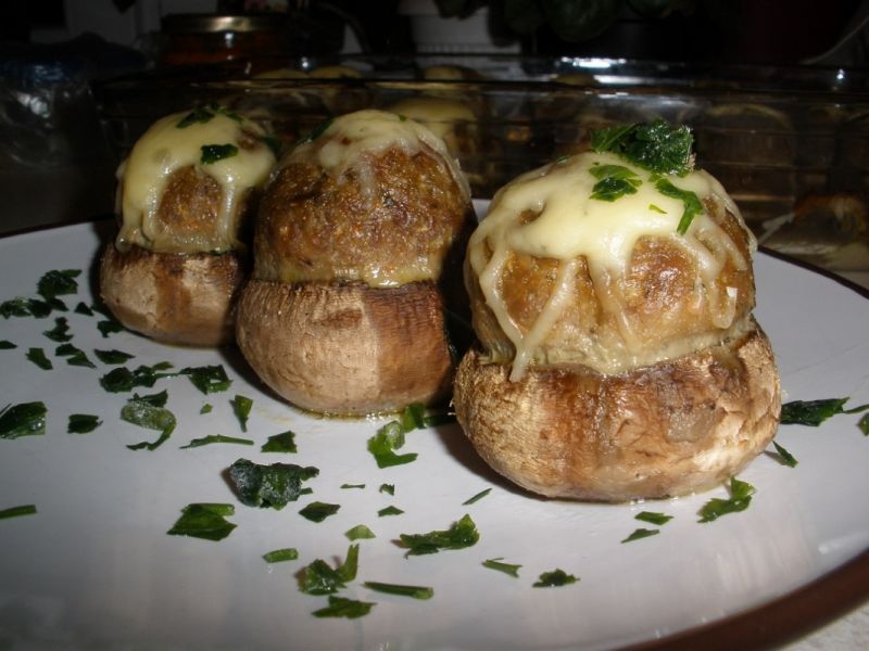 Pieczarki nadziewane mięsem mielonym