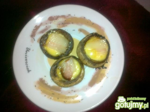 Pieczarki nadziewane serem i boczkiem Pieczarki nadziewane serem i boczkiem