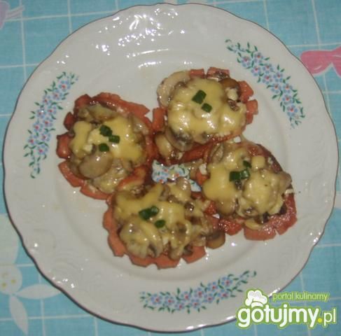 Pieczarki w kapeluszach mortadelowych Pieczarki w kapeluszach mortadelowych