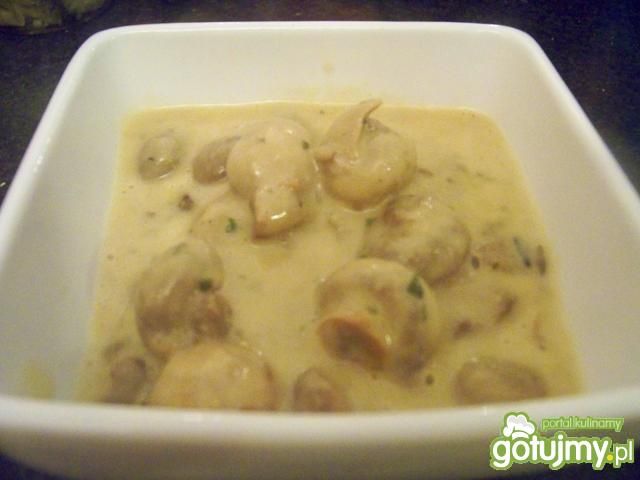 Pieczarki w kremowo-winnym sosie Pieczarki w kremowo-winnym sosie