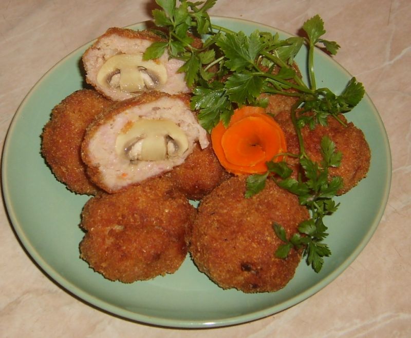 Pieczarki w mięsnym odzieniu Pieczarki w mięsnym odzieniu