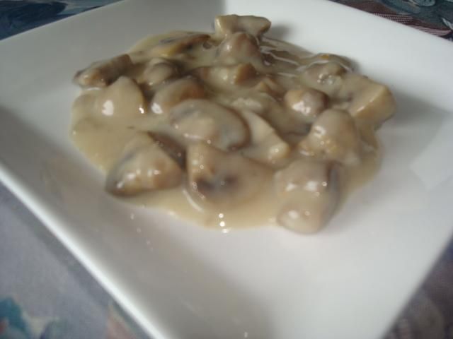 Pieczarki w śmietanie Pieczarki w śmietanie