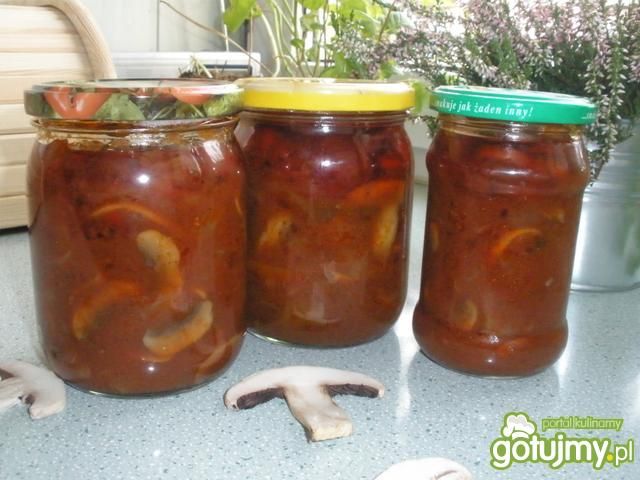 Pieczarki w sosie pomidorowym. Pieczarki w sosie pomidorowym.