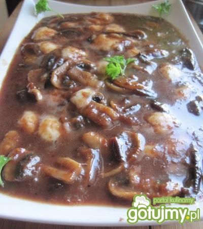 Pieczarki w sosie sojowo-śliwkowym