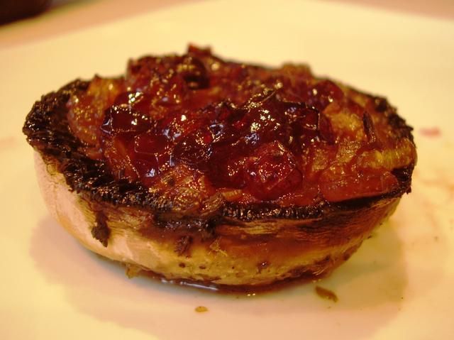 Pieczarki z borówkami. Pieczarki z borówkami.