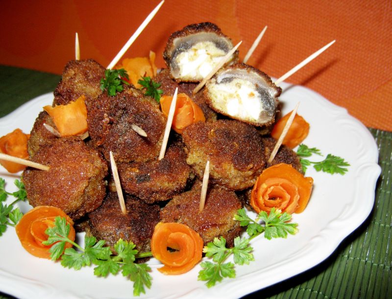 Pieczarki z mięsem i jajkiem