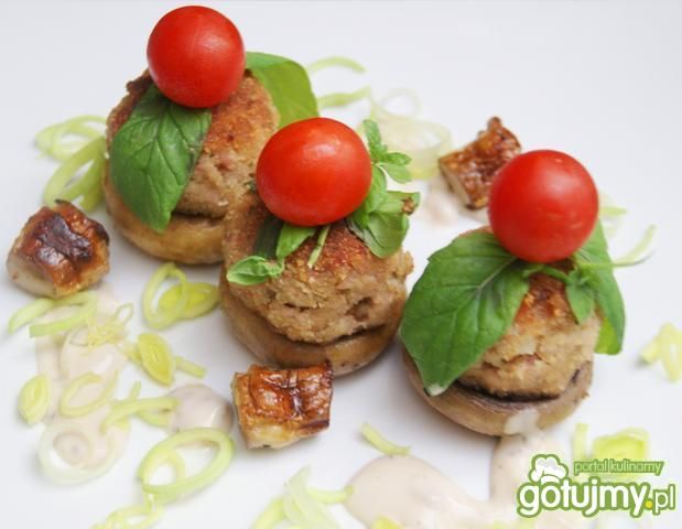 Pieczarki z mini kotlecikami  Pieczarki z mini kotlecikami