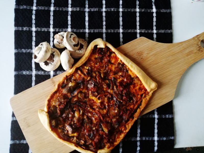 Pieczarki z porami na kruchym cieście Pieczarki z porami na kruchym cieście