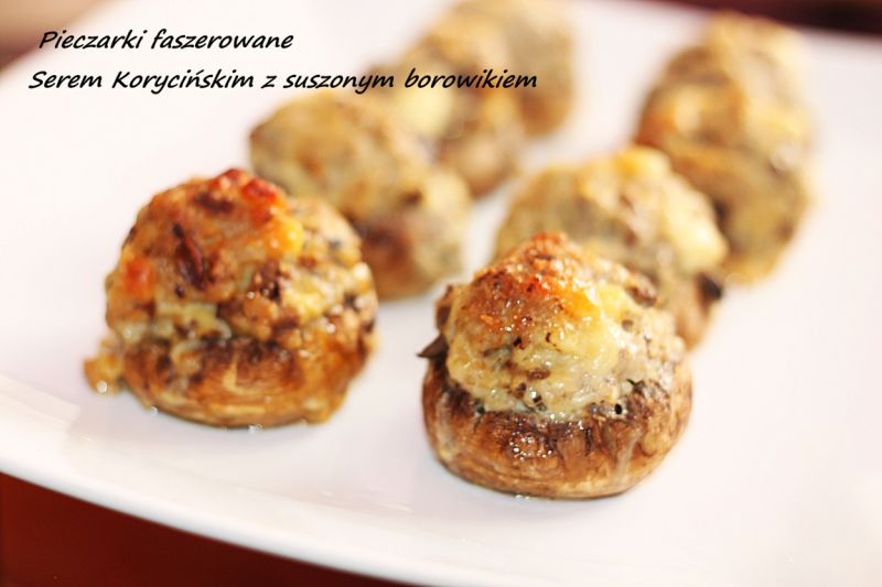 Pieczarki z serem z suszonym borowikiem Pieczarki z serem z suszonym borowikiem