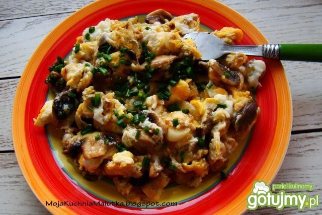 Pieczarki z smażone z porem i jajkiem  Pieczarki z smażone z porem i jajkiem