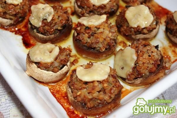 Pieczarki zapiekane z kaszą i grzybami Pieczarki zapiekane z kaszą i grzybami