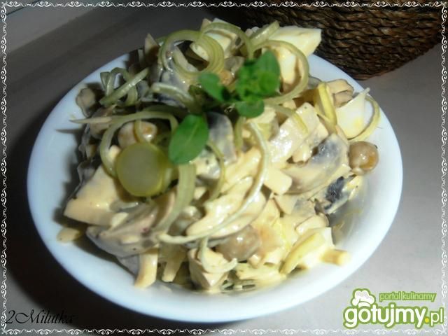 Pieczarkowa sałatka z serem żółtym 3 Pieczarkowa sałatka z serem żółtym 3