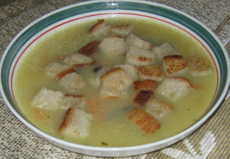 Pieczarkowa z grzankami Pieczarkowa z grzankami