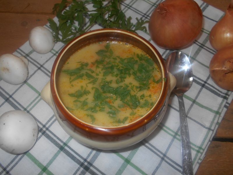 Pieczarkowa z kalarepką i cieciorką Pieczarkowa z kalarepką i cieciorką