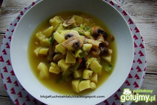 Pieczarkowa z młodą kapustą  Pieczarkowa z młodą kapustą