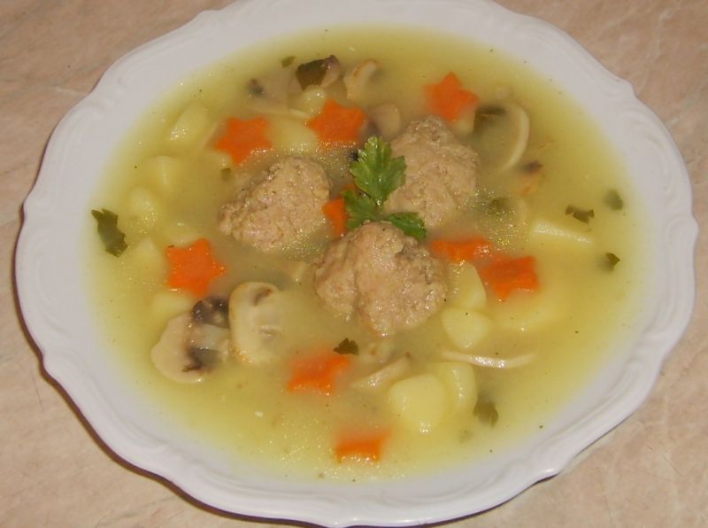 Pieczarkowa z pulpecikami Pieczarkowa z pulpecikami