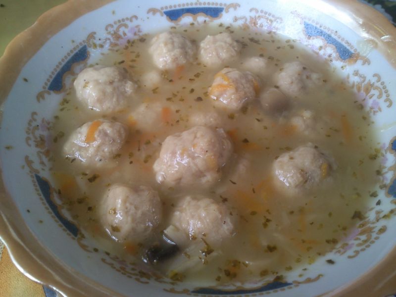 Pieczarkowa z pulpecikami