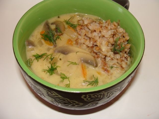 Pieczarkowa zupa na mleku z kasza gryczaną