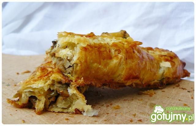 Pieczarkowe paluchy w cieście francuskim Pieczarkowe paluchy w cieście francuskim