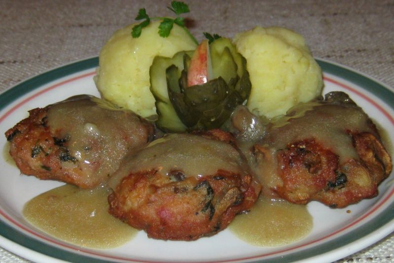 Pieczarkowe zrazy w sosie